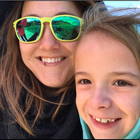 Meet your Posher, Adrienne - Picture 2 of 4